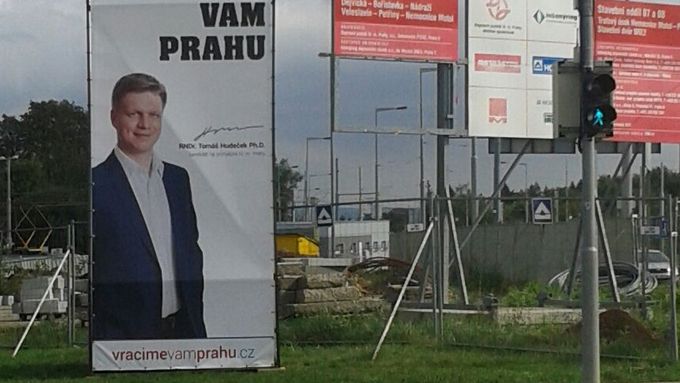 Billboard s Tomášem Hudečkem.