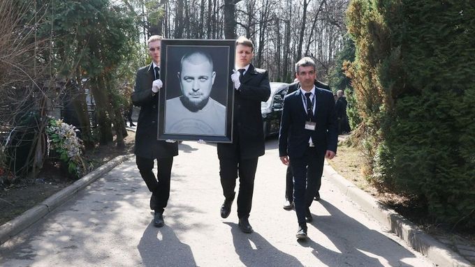 Pohřeb Vladlena Tatarského. Jeden z nejznámějších ruských válečných blogerů byl zabit v dubnu 2023 na setkání se svými fanoušky.