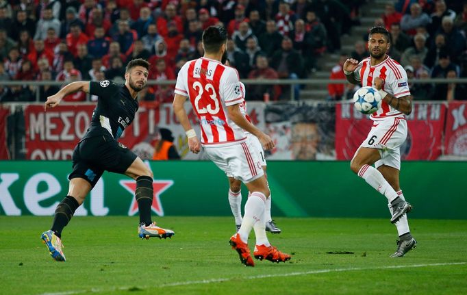 Olivier Giroud scores the first goal for Arsenal Action Images via Reuters / Andrew Couldridge Livepic EDITORIAL USE ONLY.