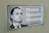 "Chtělo by to jít do ulic a Romana osvobodit," nabádá jeden z členů Smetanova fanklubu.