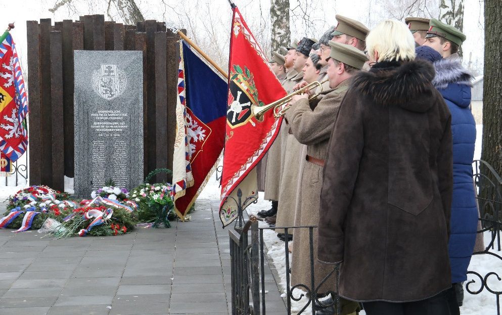 Ministryně obrany Karla Šlechtová během odhalení pomníku legionářům nedaleko ukrajinské Bachmače