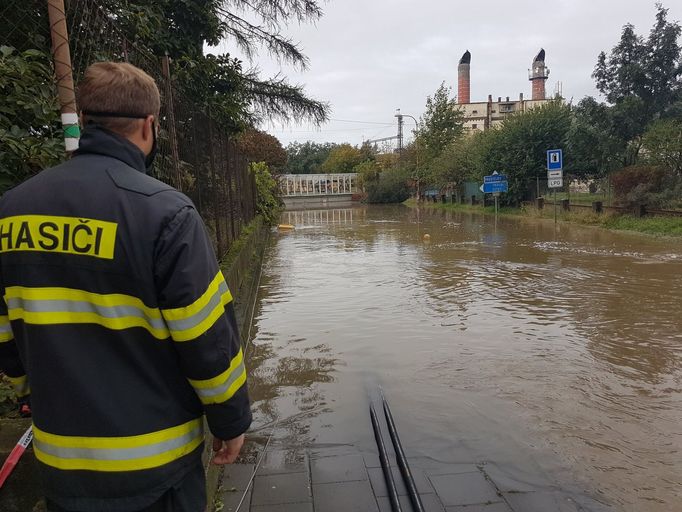 Zásah olomouckých hasičů při záplavách v říjnu 2020.