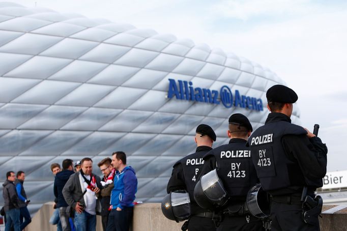 Policejní opatření na stadionu v Mnichově před zápasem Ligy mistrů