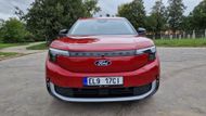 Na český trh přichází konečně elektrický Ford, který je určený širším masám. Explorer sice zahazuje americký odkaz, pro Evropu se změnil ve středně velké elektrické SUV, rozhodně se s ním ale musí počítat.