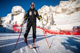 Ester Ledecká si před prvním závodem letošního světového šampionátu v Cortině d'Ampezzo trať super-G nejprve pořádně prohlédla...
