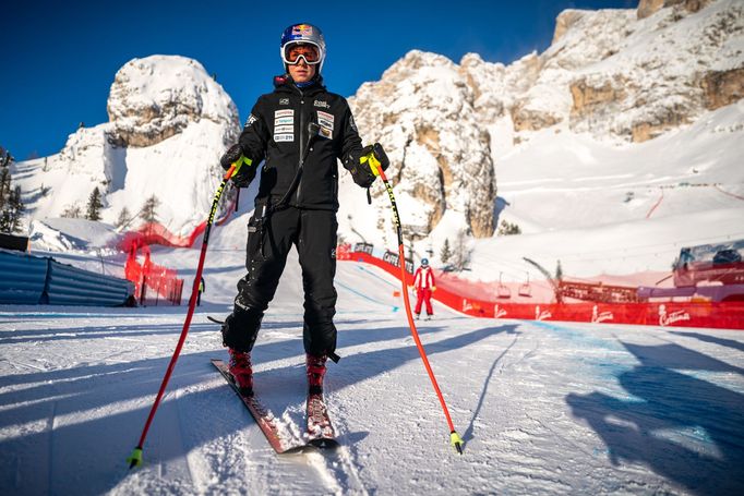 Ester Ledecká při inspekci trati super-G na MS 2021