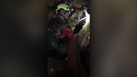 Záchranáři odvrtávali jeskyni. Potápěčům usnadnili záchranu uvízlých chlapců