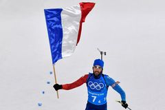 Živě: Česká smíšená štafeta medaili neobhájila, skončila osmá. Zvítězili Francouzi