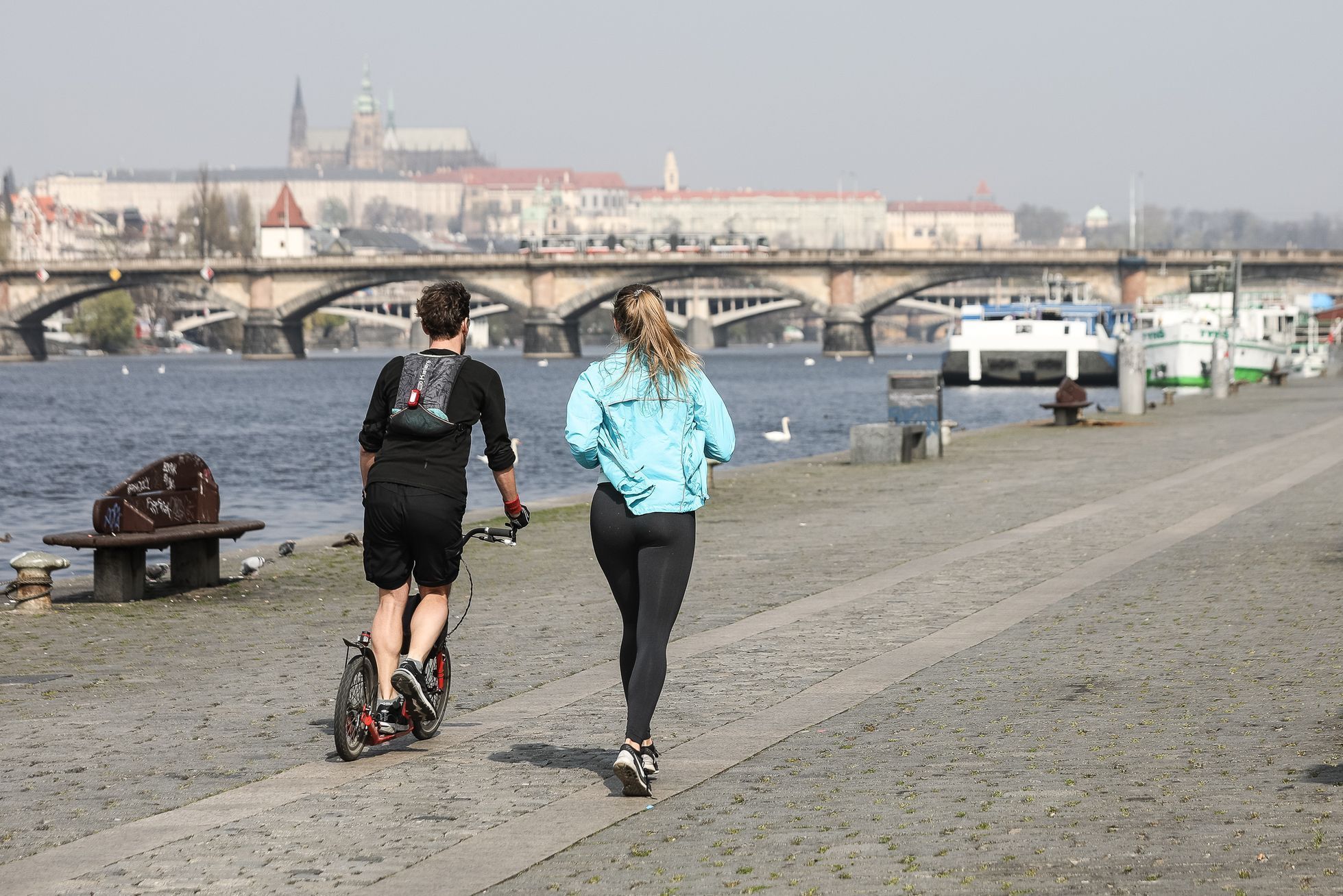 Kobky - Náplavka Rašínovo nábřeží v Praze - rekonstrukce, duben 2019