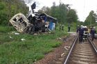 U Hluboké nad Vltavou se srazil vlak s autobusem