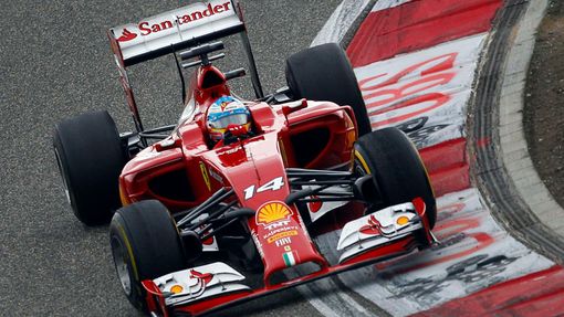 Ferrari Formula One driver Fernando Alonso of Spain drives during the Chinese F1 Grand Prix at the Shanghai International circuit, April 20, 2014. REUTERS/Carlos Barria (
