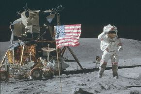 Obrazem: NASA zveřejnila tisíce unikátních snímků z přistání na Měsíci a misí Apollo