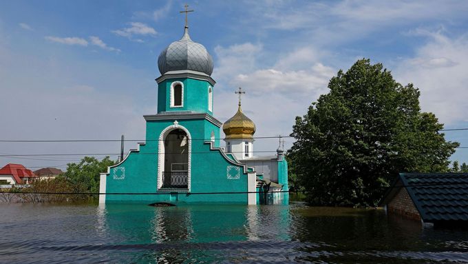 Obrazem: Fotograf zachytil zatopená města u Dněpru, která okupují Rusové
