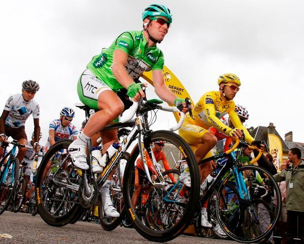 Mark Cavendish a Rinaldo Nocentini na startu 13. etapy Tour de France