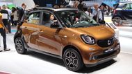 Smart Forfour je pro změnu sourozencem Renaultu Twingo. S plátěným oknem ho dostanete od 315 723 korun. Zkoušeli jsme už i dvoumístný smart v provedení cabrio. Ten ale zatím nemá český ceník.