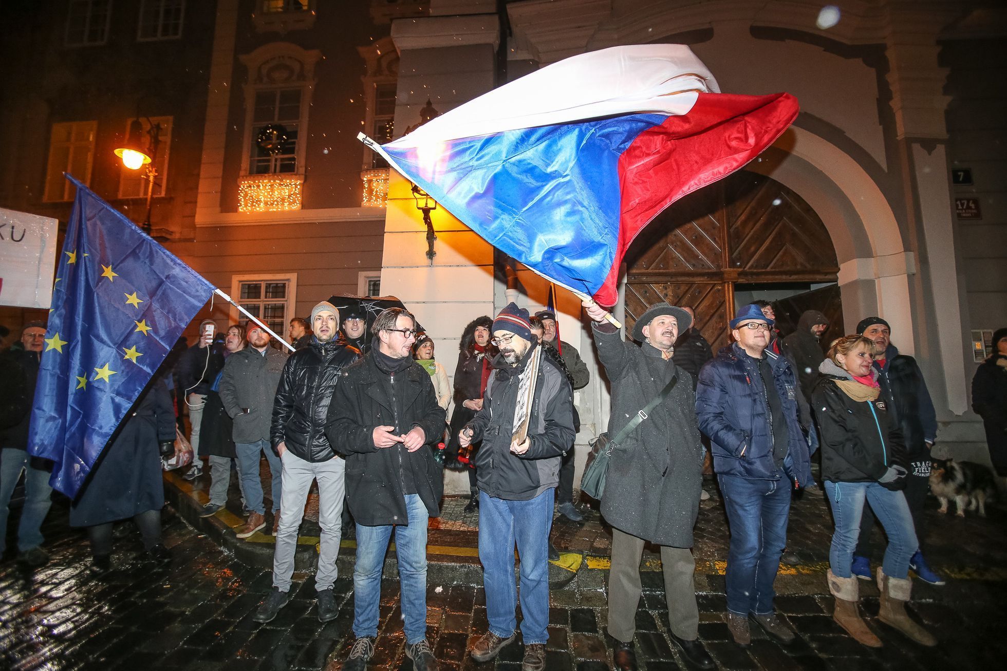 Demonstrace proti zvolení Ondráčka do čela komise pro GIBS