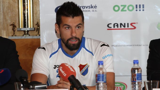 Milan Baroš by se dnes mohl poprvé po svém návratu představit v dresu Baníku Ostrava.