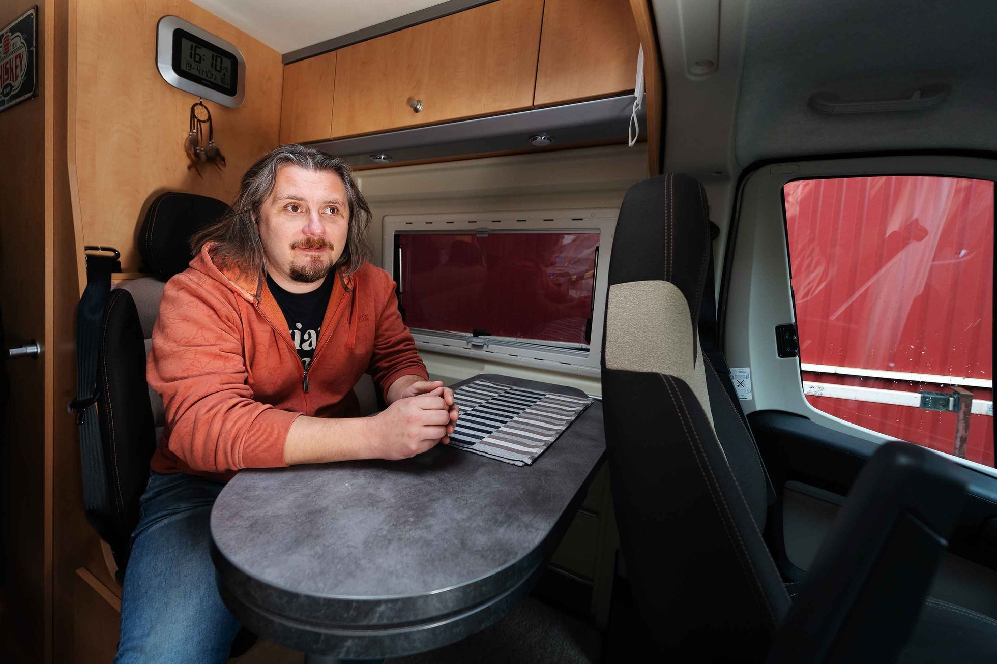 Karavan Jakuba Moravce, cestovatele, novináře a instruktora v autoškole