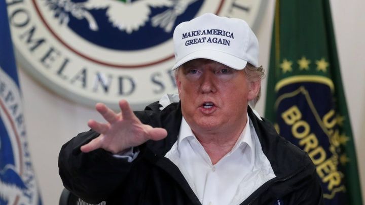 Krize končí, oznámil Trump. Na tři týdny uvolní vládní finance na platy zaměstnanců