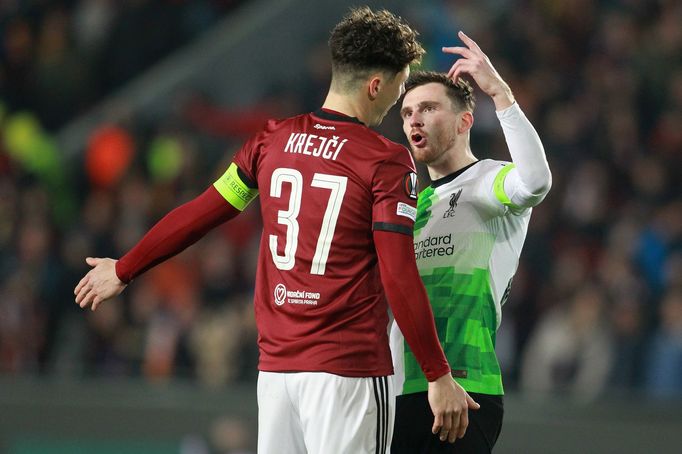 Sparta - Liverpool: Ladislav Krejčí a Harvey Elliot