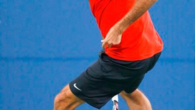 Roger Federer sice na Novaka djokoviče na síti vůbec neviděl. Přesto ho dokonale prohodil.