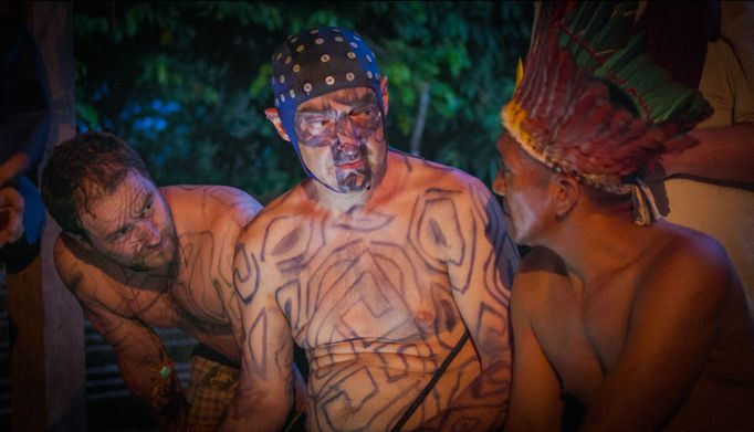 Snímek Doktor na tripu zachycuje výpravu převážně českých výzkumníků za domorodým kmenem do amazonské džungle, kde sami podstupují psychedelickou seanci.