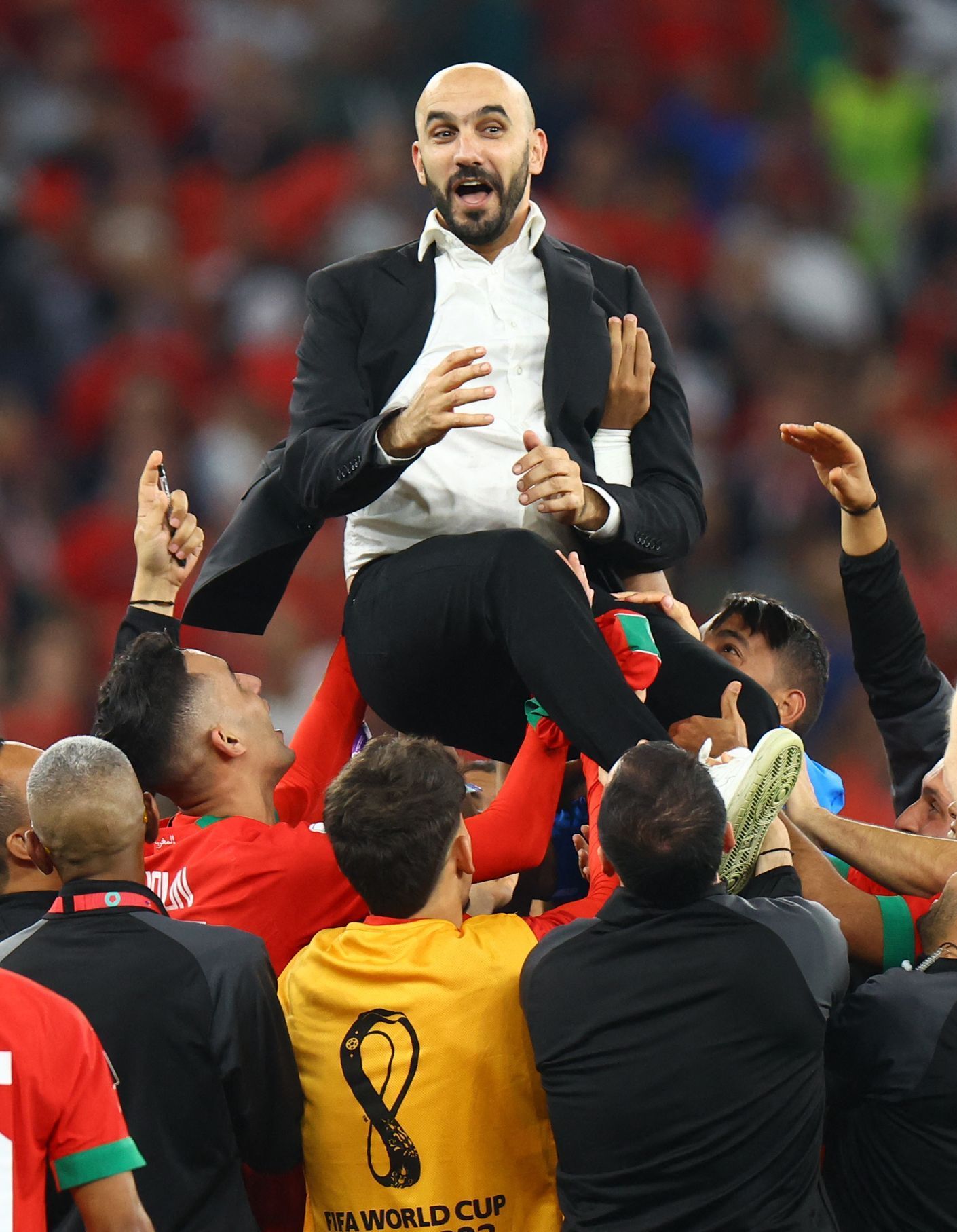 Maročané slaví vítězství ve čtvrtfinále MS 2022 Maroko - Portugalsko: trenér Valíd Radžradžuí