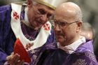 Papež začal s očistou vedení církve, Bertone končí