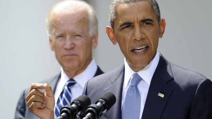 Viceprezident Joe Biden (vlevo) kryje Baracku Obamovi záda. Zdaleka ne všichni demokrati v Kongresu to ale cítí stejně
