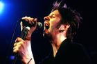 Zemřel zpěvák Shane MacGowan, lídr The Pogues. V Česku na něj vzpomínal Depp