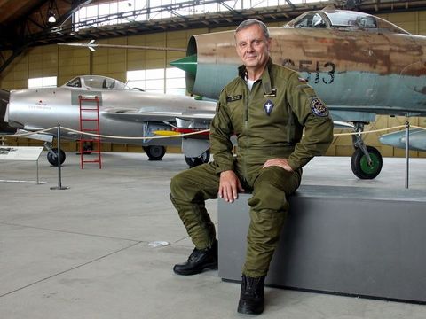 Gripen ve výběru armády neuspěl, vyklízí pozice v Česku. O místo přišel i generál