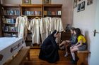 "Učí se, že budou brzy bojovat s NATO". Rusko drsně indoktrinuje i ukradené děti
