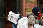 Policie 13. června 2013 odváží materiály z kanceláře politického podnikatele Iva Rittiga v ulici U Prašné brány.