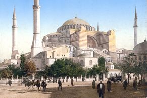 Dávný fotoprůvodce: Historické skvosty i tajemné uličky Istanbulu před 120 lety