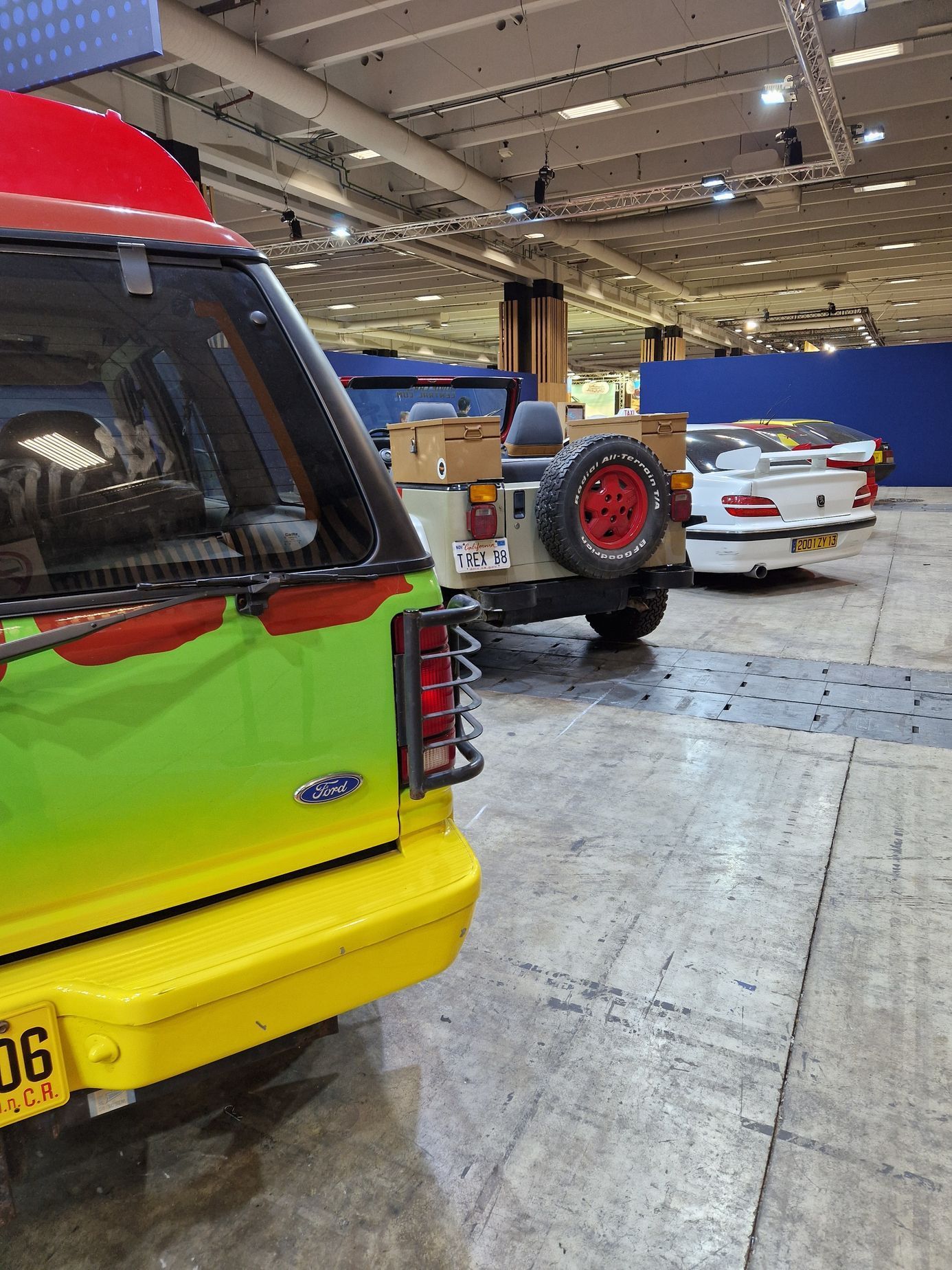 historická a filmová auta autosalon Paříž