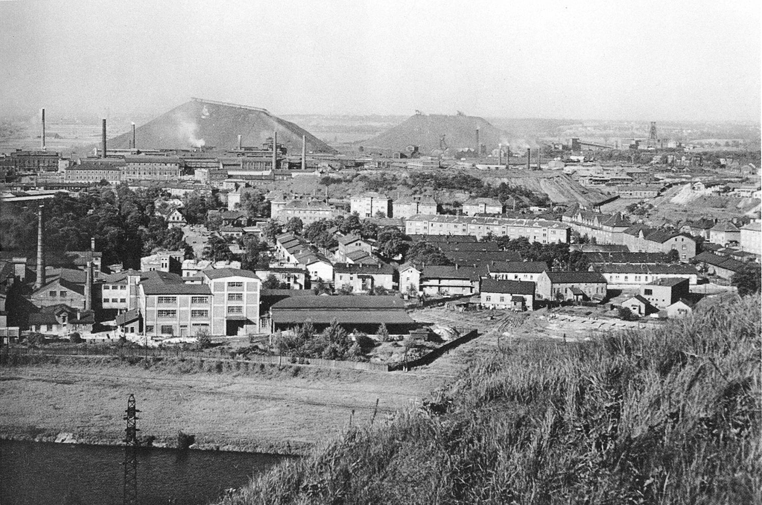 Kniha, Vzhůru dolů - Fotografické album průmyslového a kulturního dědictví uhelného hornictví ostravsko-karvinského revíru, Ostrava, Karviná, hornictví, historie, Magazín, Foto