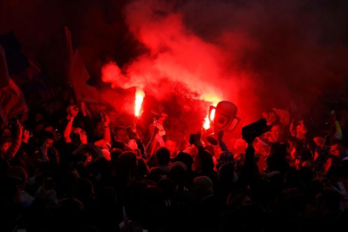 Fanoušci Glasgow Rangers slaví zisk 55. titulu ve skotské lize.