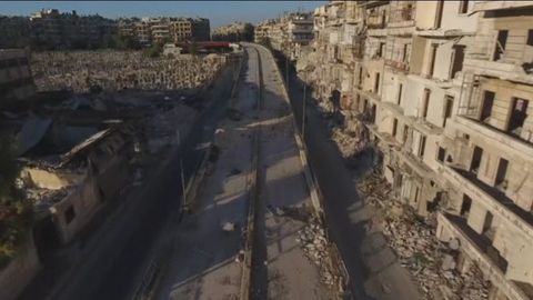 Záběry z dronu odhalují z výšky, jak vypadá rozbombardované východní Aleppo