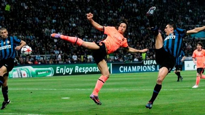 Obrazem: Barcelona narazila, v Miláně si ji podal Mourinhův Inter