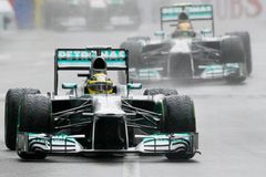 Brazílie přivítala piloty F1 deštěm. Nejrychlejší Mercedes