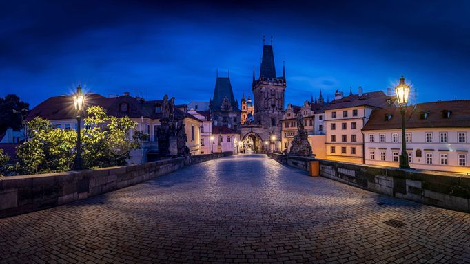 Průřez tvorbou externího fotografa Radoslava Vnenčáka za rok 2024.