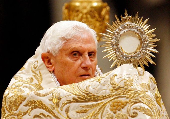 Poslední letošní mši odsloužil ve Svatopeterské bazilice v Římě papež Benedict XVI.