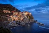 Populární turistická oblast Cinque Terre se rozkládá na pobřeží Ligurského moře a tvoří ji hned pět vesnic. Na snímku je Manarola, druhá nejmenší z nich.