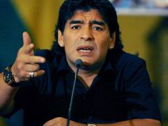 Maradona ve svém projevu podpořil bolívijský fotbal a zastal se ho proti zákazu FIFA pořádat mezinárodní zápasy ve výšce nad 2750 m.n.m bez aklimatizace.