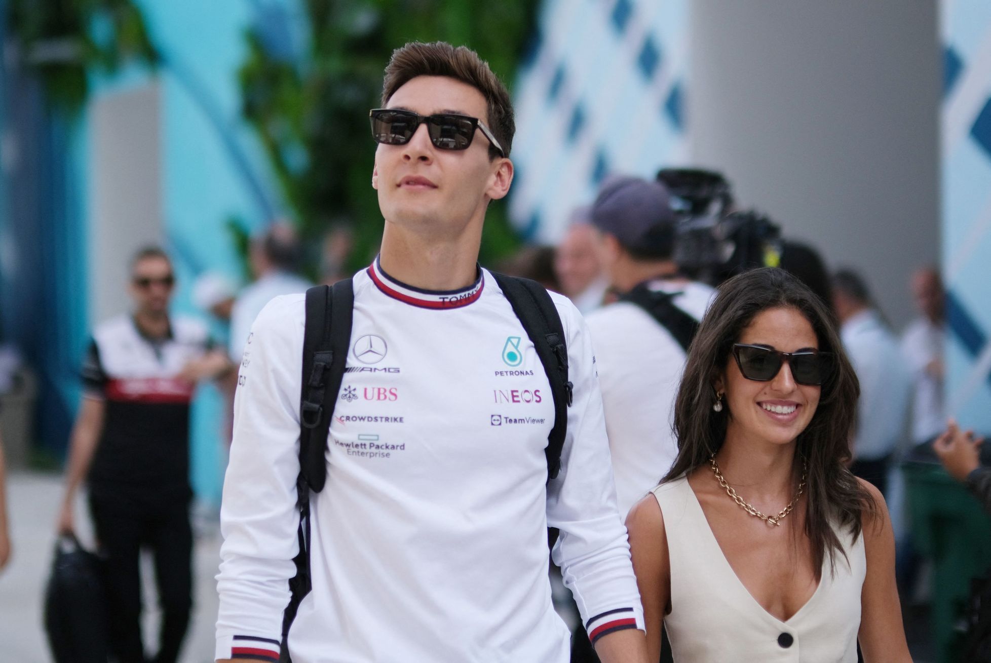 George Russell z Mercedesu a jeho přítelkyně Carmen Montero Mundt ve VC Miami formule 1 2022