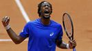 Monfils slaví výhru nad Federerem ve finále Davis Cupu