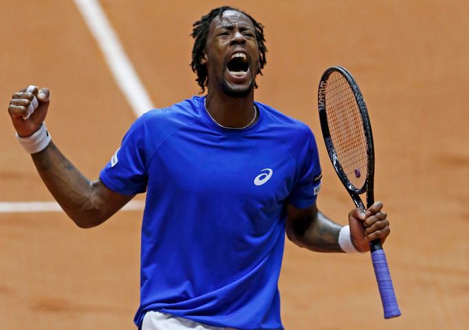 Monfils slaví výhru nad Federerem ve finále Davis Cupu