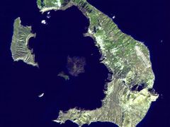 Satelitní snímek ostrova Santorini