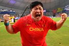 Čína už zase sportuje. V Pekingu zazářila koulařská šampionka