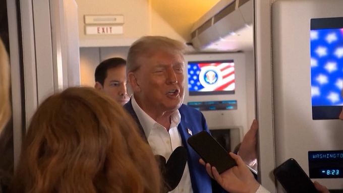 "Nepotřebuju pomoct s Íránem, ale s tebou" řekl Trump Putinovi během hovoru